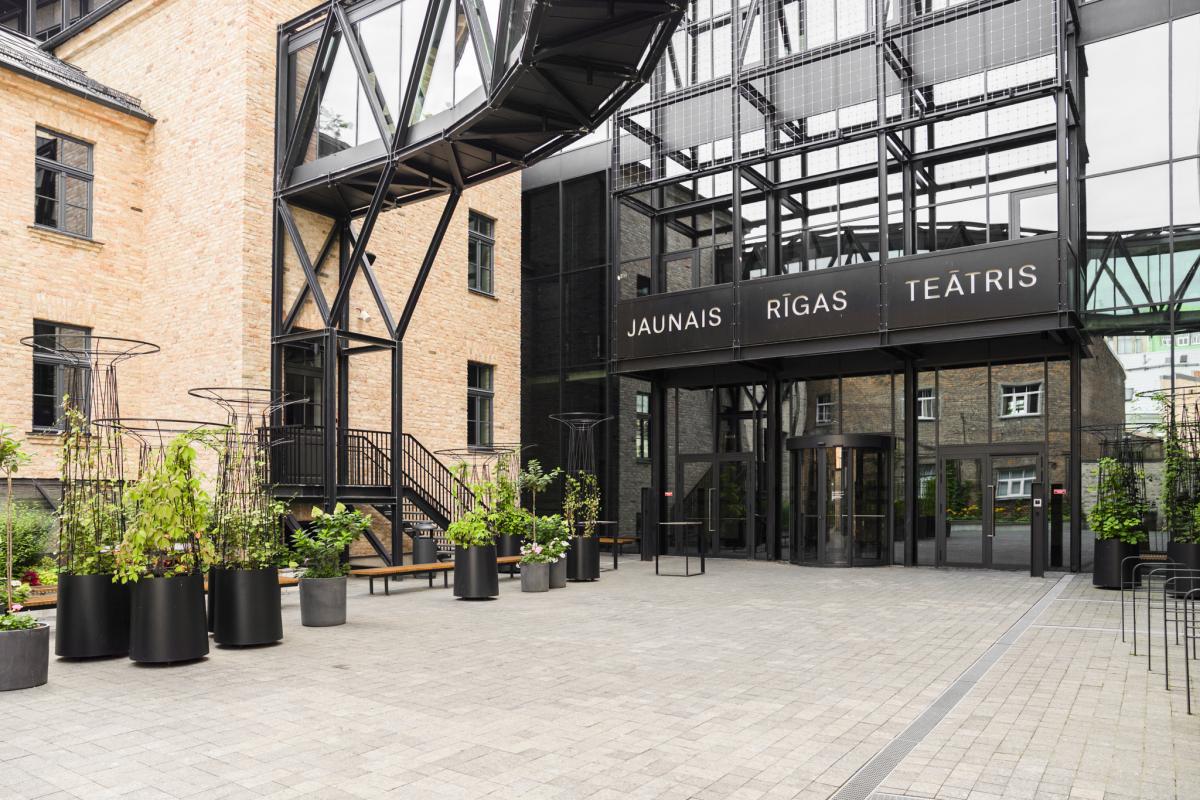 Уютный пейзаж центра Риги с парками, улицами и историческими домами рядом с жилым кварталом CENTRUS.