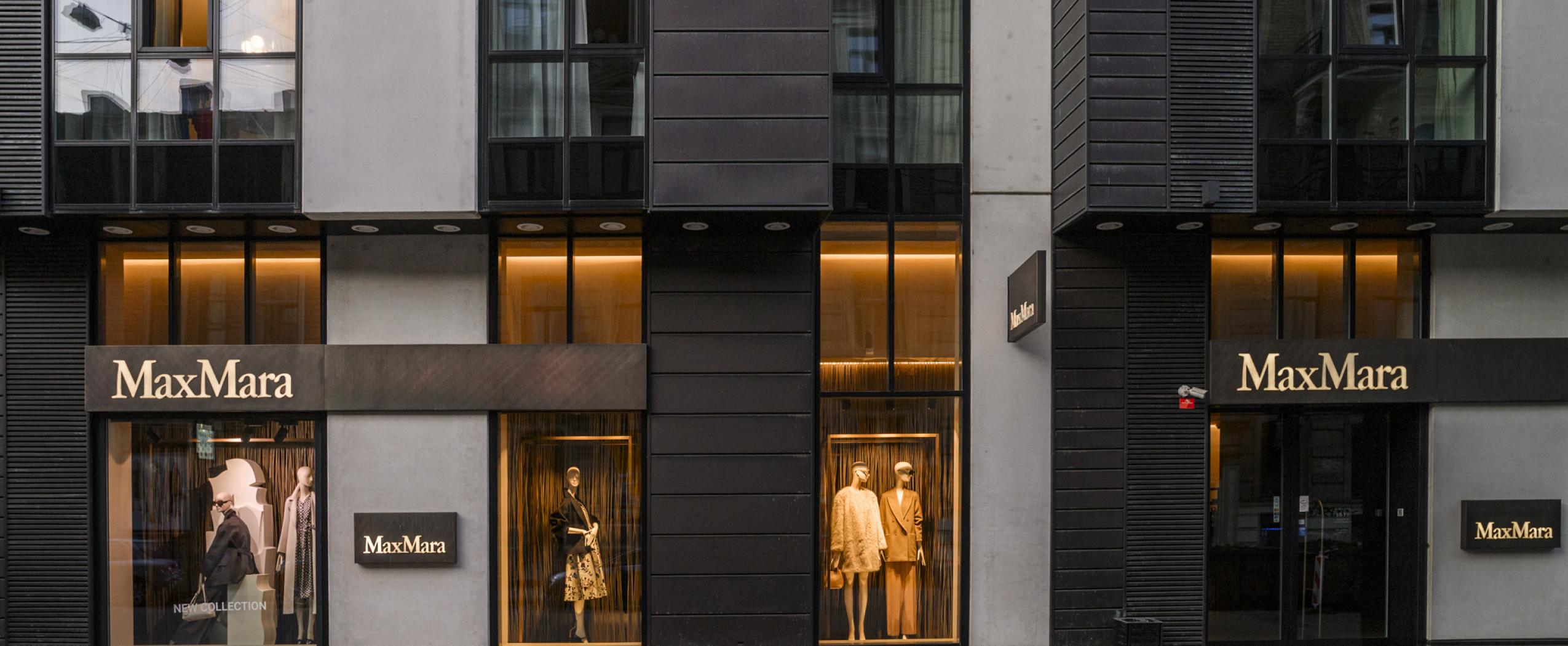 Здание первой стадии CENTRUS на улице Дзирнаву с магазинами на первом этаже и современной архитектурой в центре Риги.